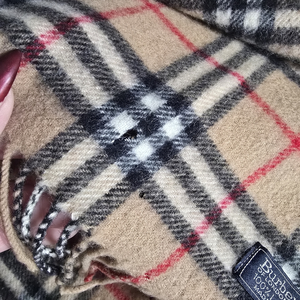 Authentic Burberry Classic Beige and Red Plaid Scarf - Picture 7 of 9